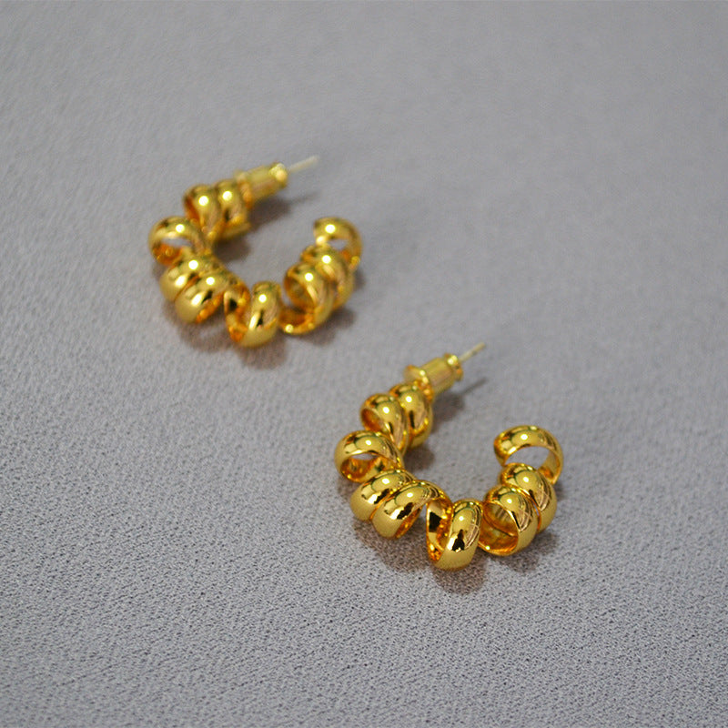 Classic Gold Earring with Timeless Appeal