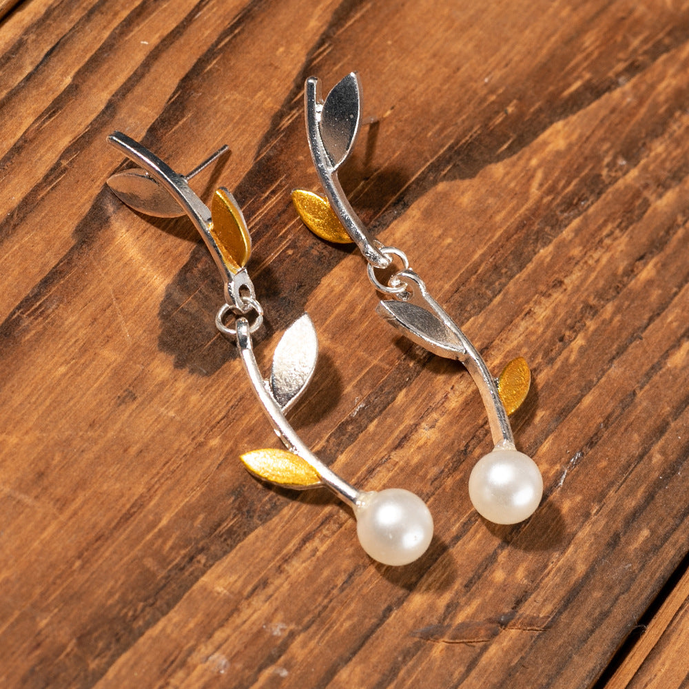 Charming Silver Earring for Any Occasion