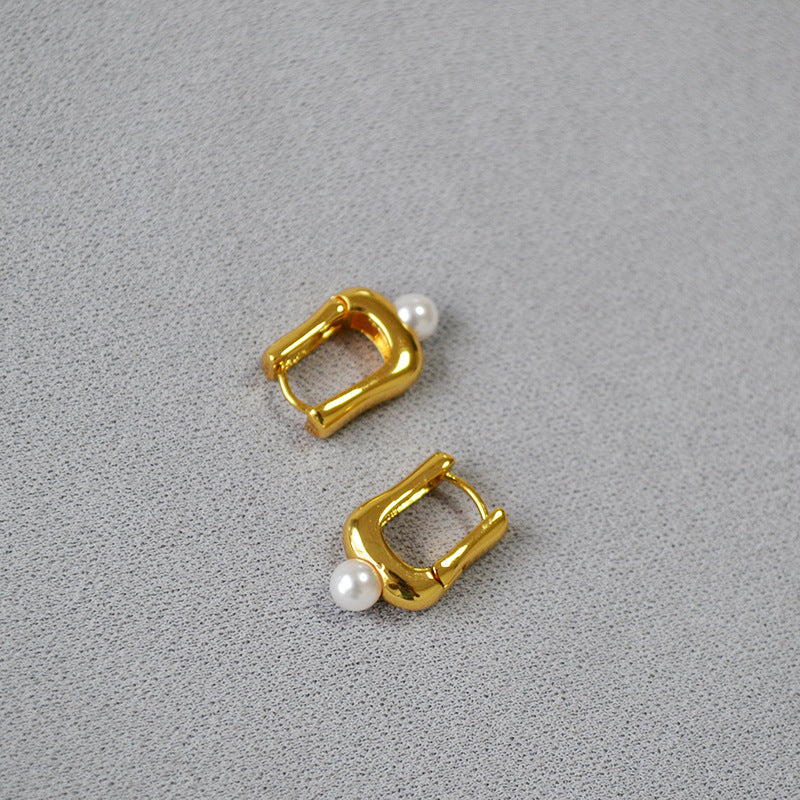Charming Pearl Earring for Any Occasion
