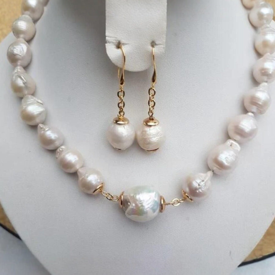 Romantic Pearl Necklace for Special Moments