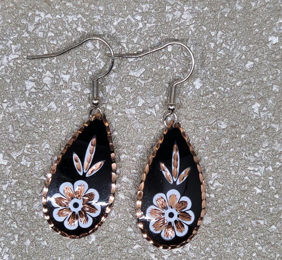 Romantic Gold Earring for Special Moments