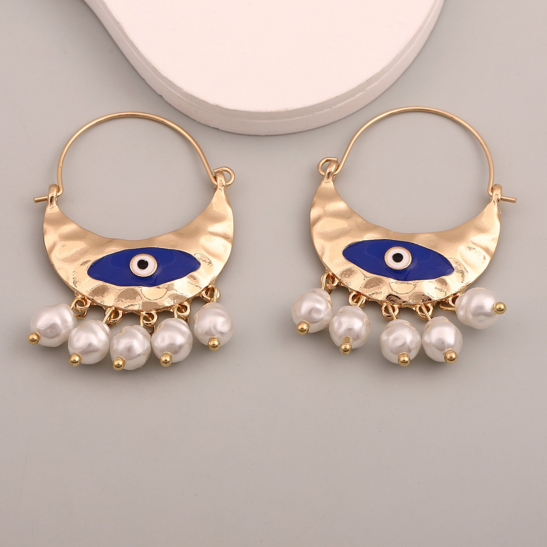 Classic Pearl Earring with Timeless Appeal