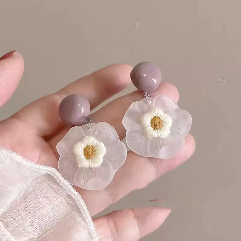 Charming Earring for Any Occasion