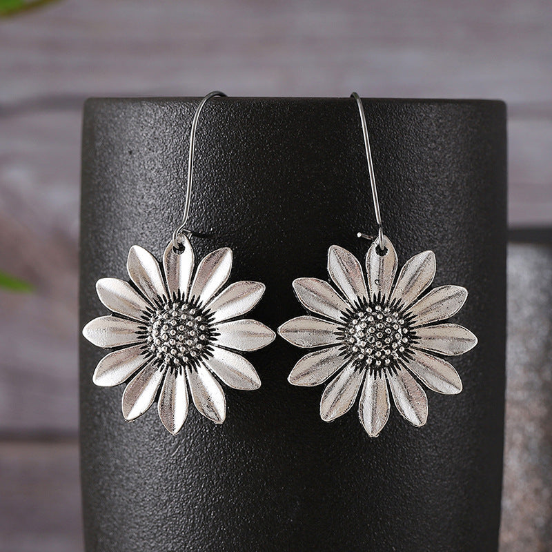 Romantic Gold Earring for Special Moments