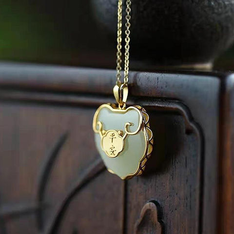 Classic Gold Necklace with Timeless Appeal