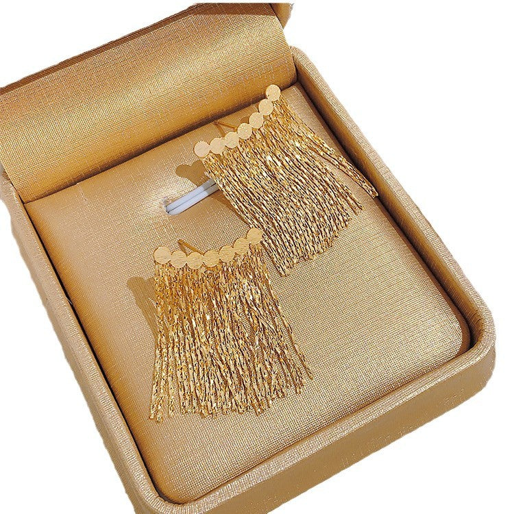 Classic Gold Earring with Timeless Appeal