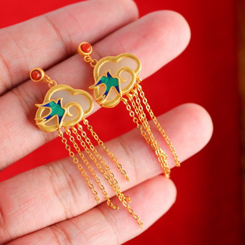 Classic Gold Earring with Timeless Appeal