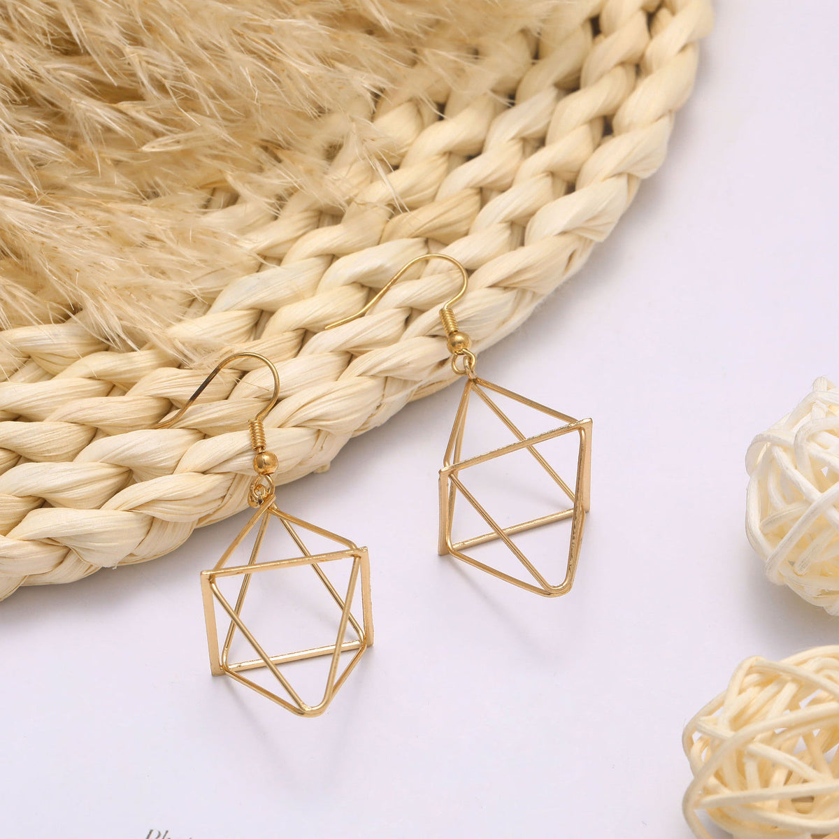 Charming Earring for Any Occasion