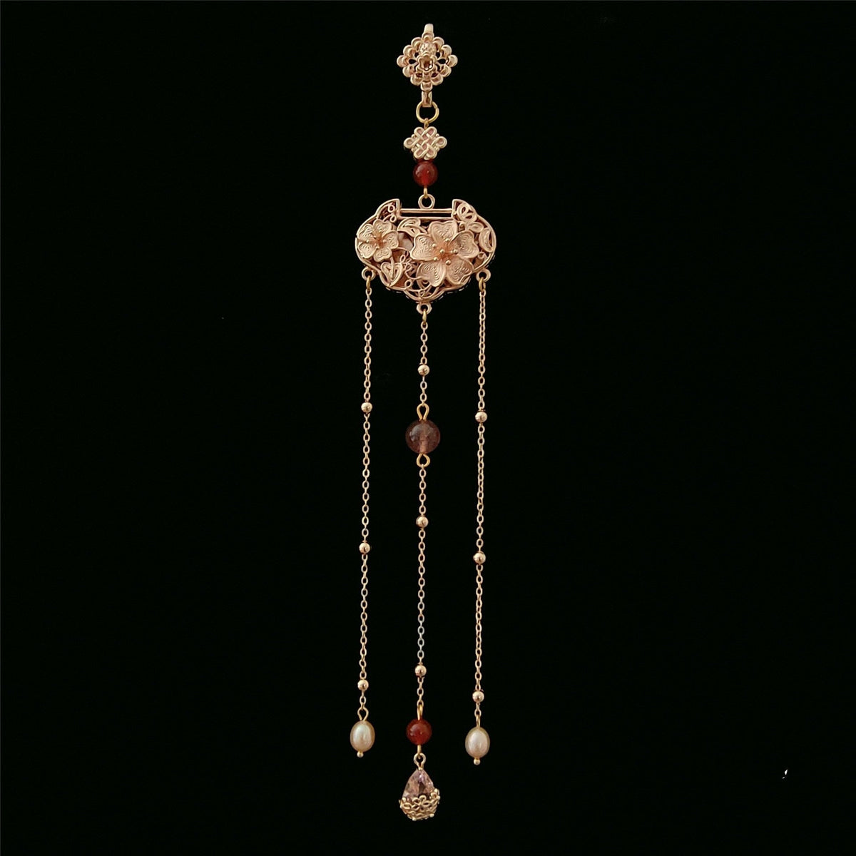 Classic Pearl Pendant with Timeless Appeal