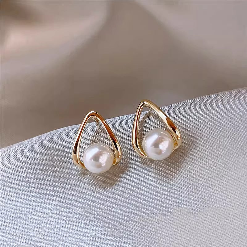 Beautiful Pearl Earring with Unique Style