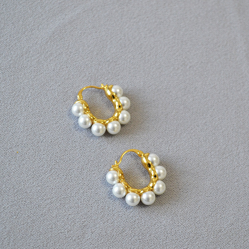 Classic Pearl Earring with Timeless Appeal