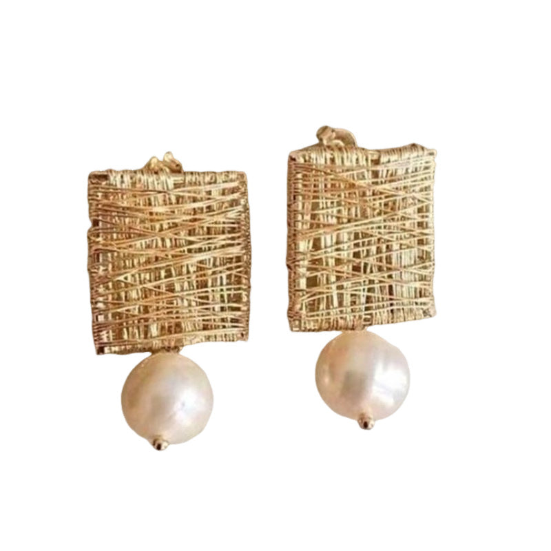 Charming Pearl Earring for Any Occasion