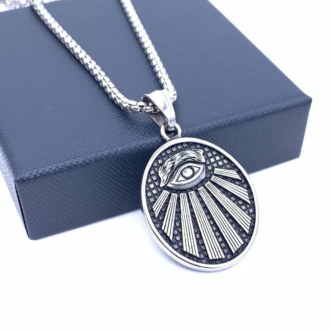 Elegant Pendant for Every Occasion