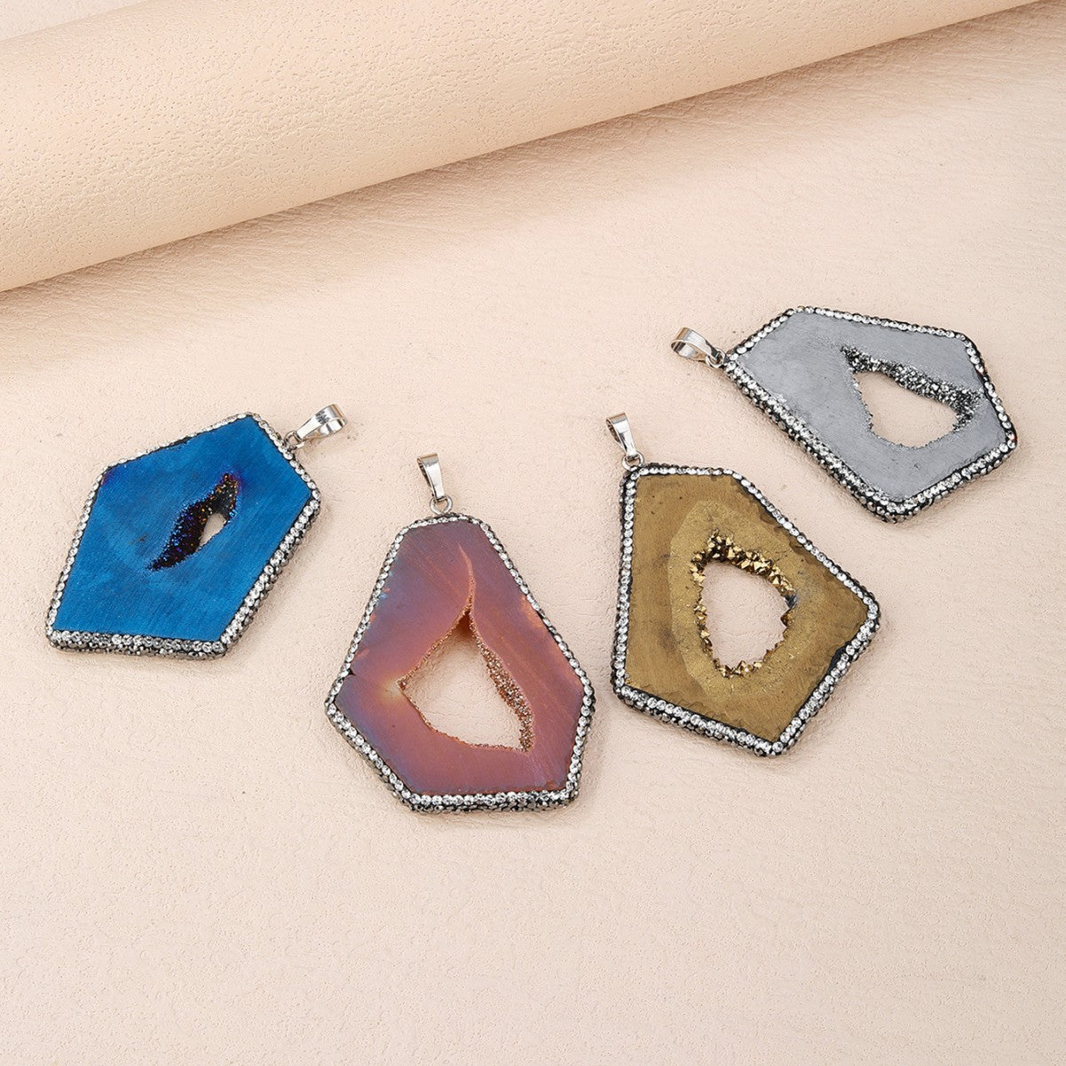 Elegant Gold Pendant for Every Occasion