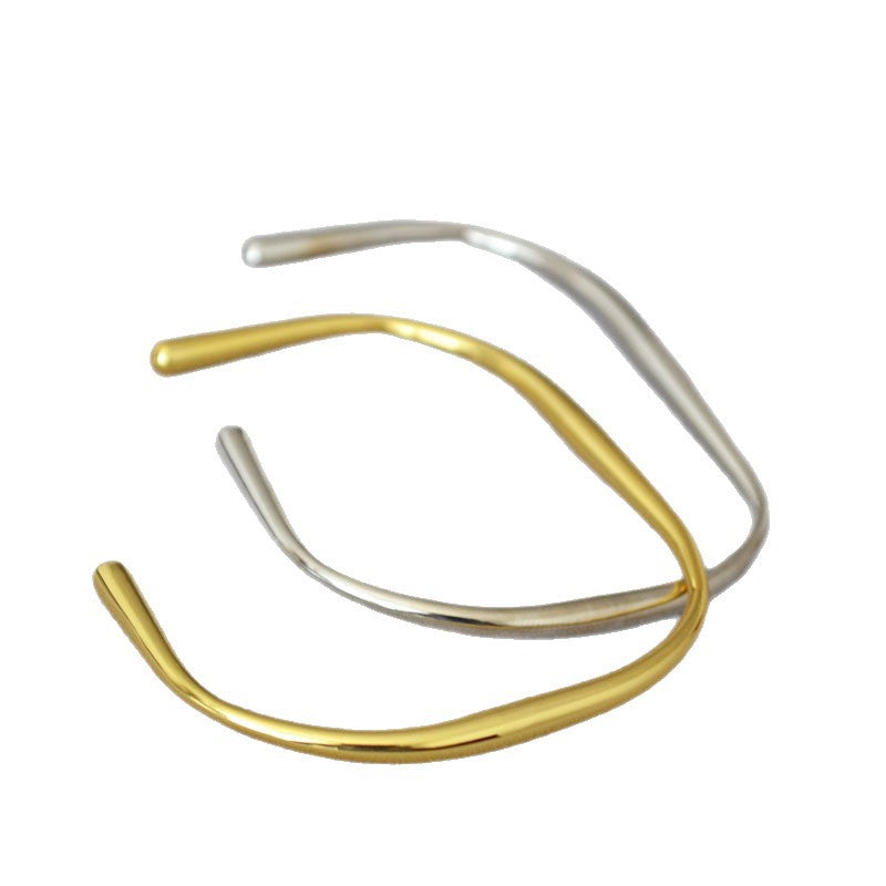 Classic Gold Bracelet with Timeless Appeal