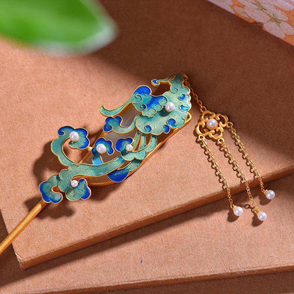Classic Gold Piece with Timeless Appeal