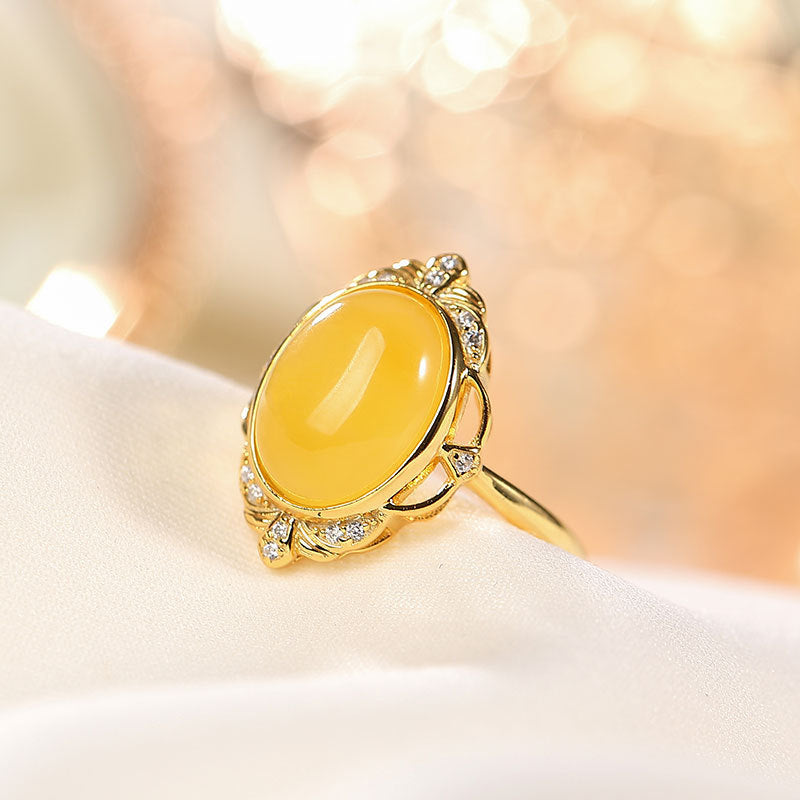 Classic Gold Ring with Timeless Appeal