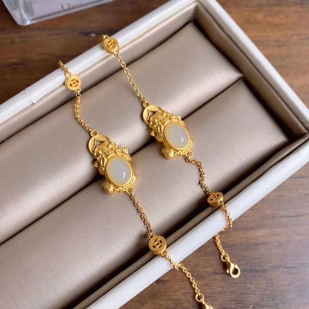 Romantic Silver Bracelet for Special Moments