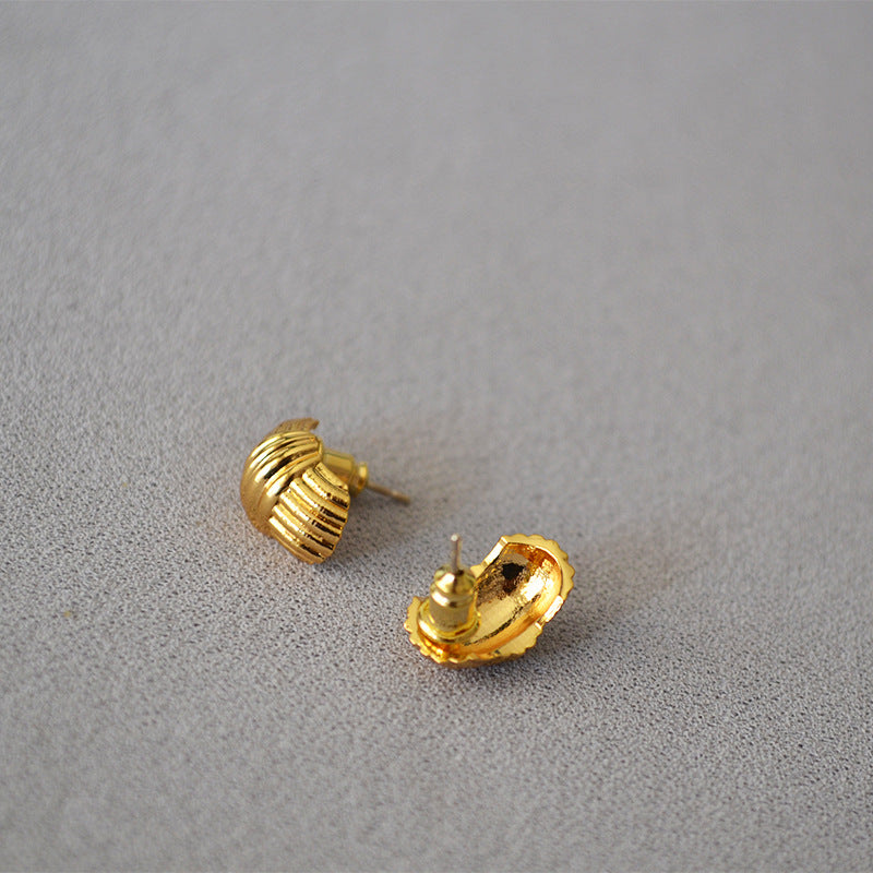 Romantic Gold Earring for Special Moments