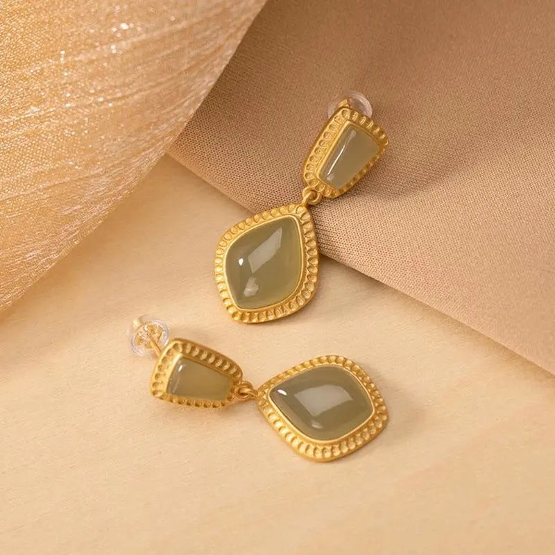 Charming Silver Earring for Any Occasion