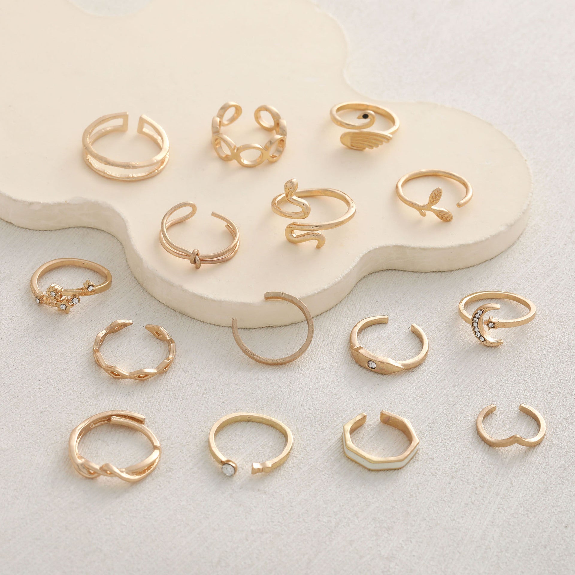 Romantic Gold Ring for Special Moments