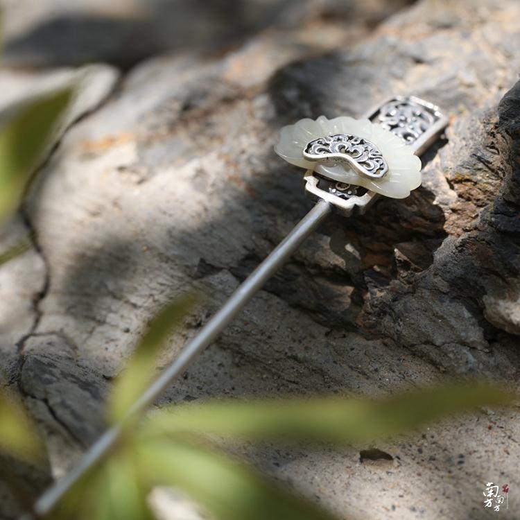 Classic Silver Piece with Timeless Appeal