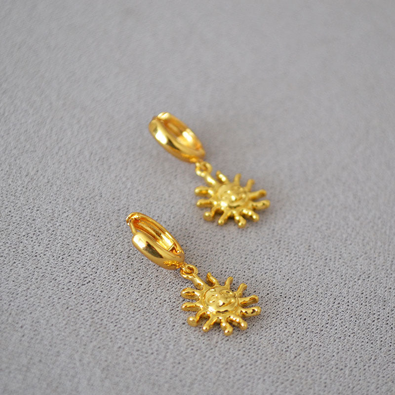 Classic Gold Earring with Timeless Appeal