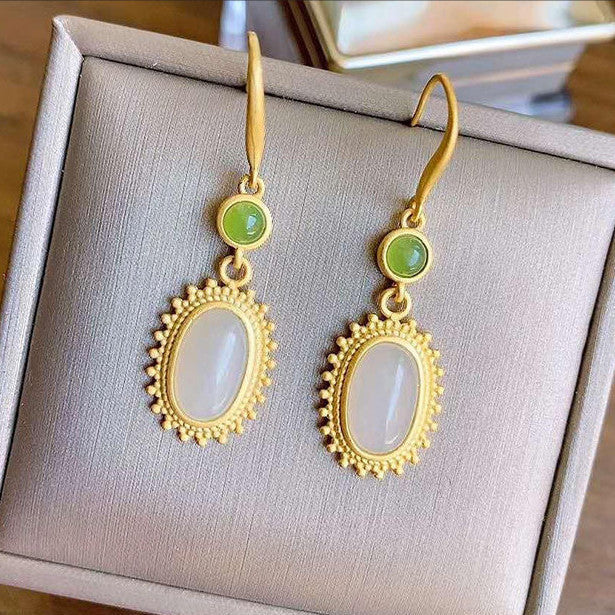 Classic Gold Earring with Timeless Appeal