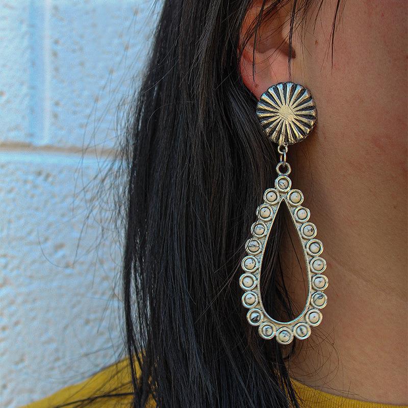 Charming Earring for Any Occasion