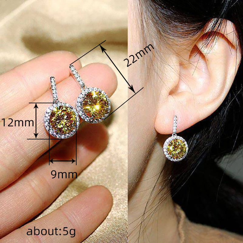 Charming Earring for Any Occasion