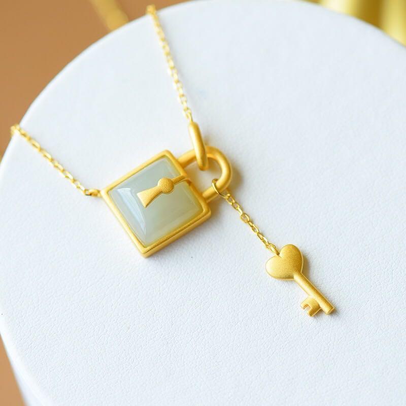 Stunning Gold Necklace for Daily Wear
