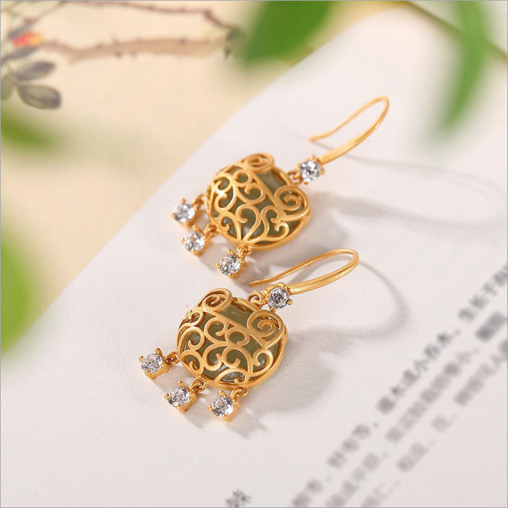 Romantic Gold Earring for Special Moments