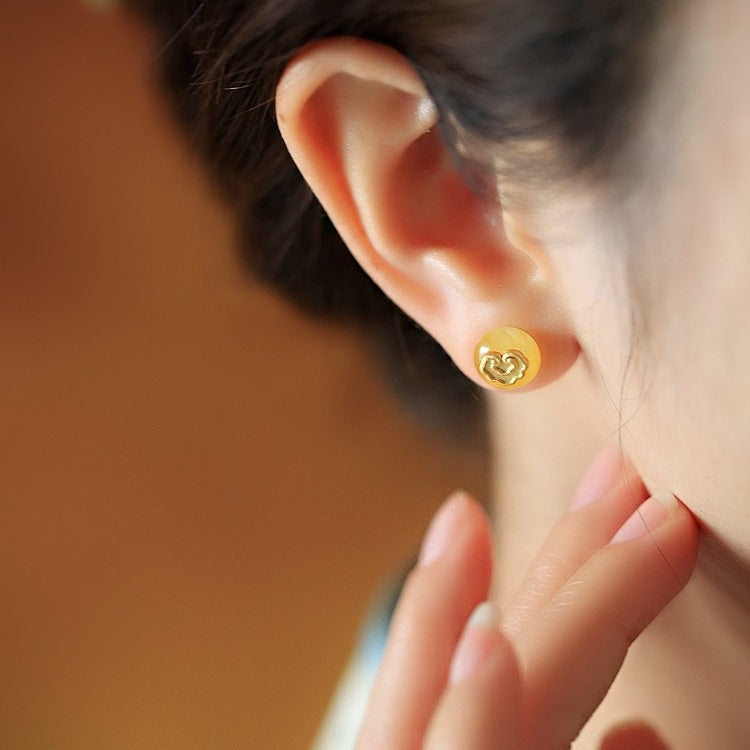 Classic Gold Earring with Timeless Appeal