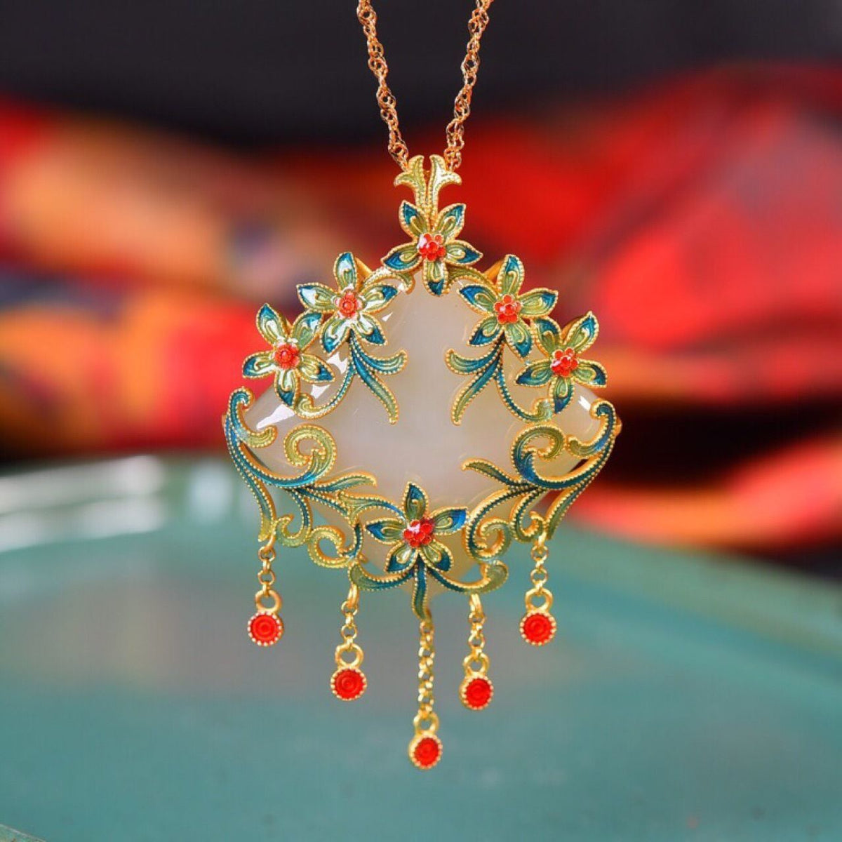 Elegant Gold Pendant for Every Occasion