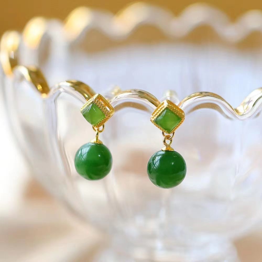 Charming Silver Earring for Any Occasion