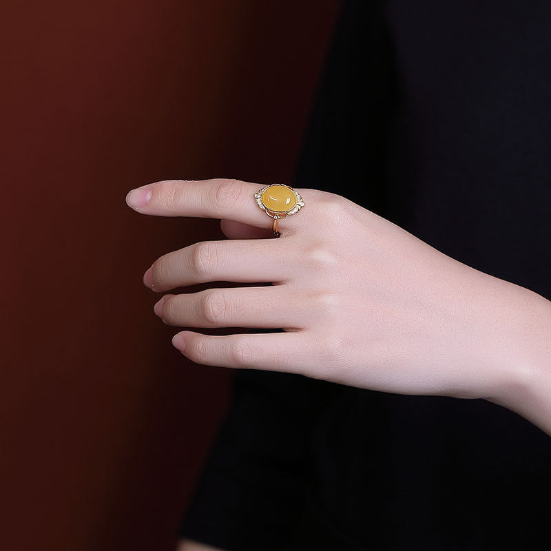 Classic Gold Ring with Timeless Appeal