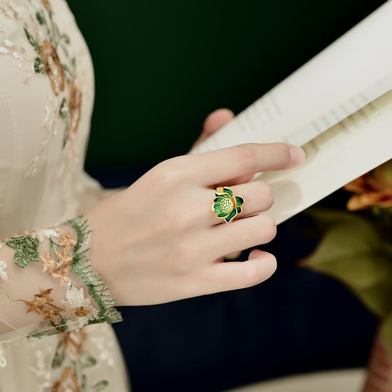 Stunning Gold Necklace for Daily Wear