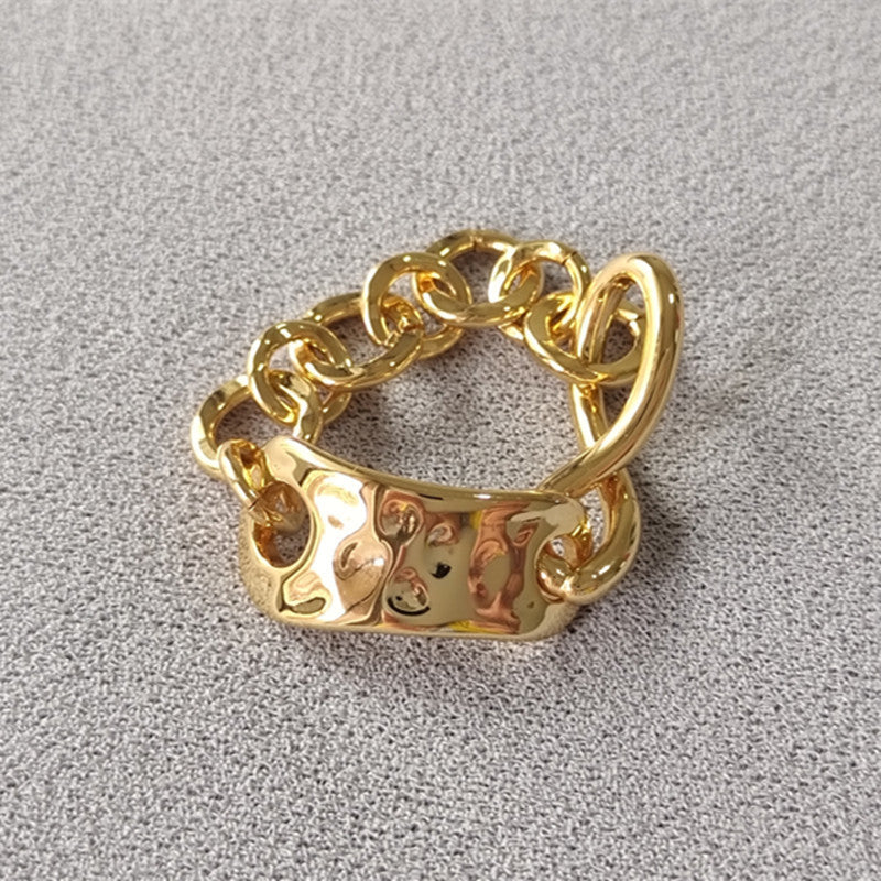 Classic Gold Ring with Timeless Appeal