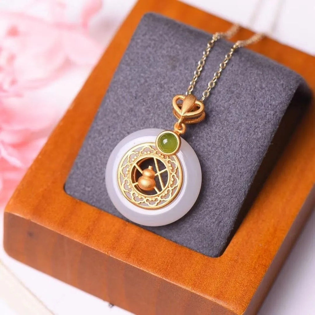 Classic Silver Necklace with Timeless Appeal
