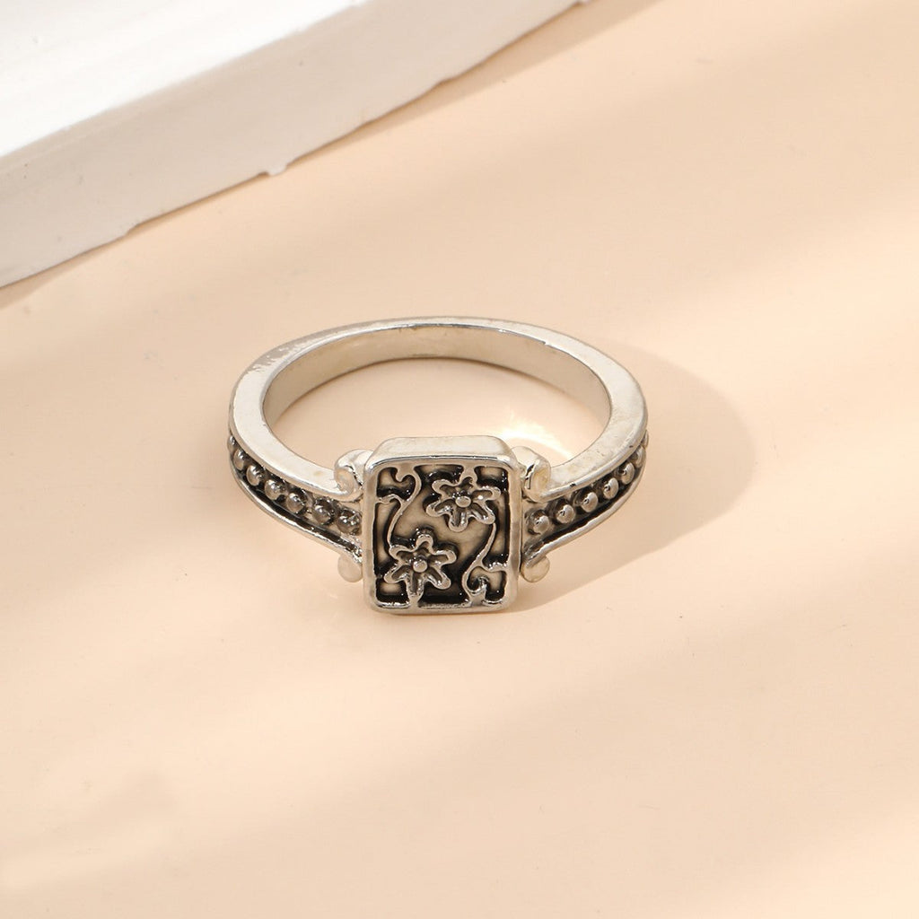 Classic Silver Ring with Timeless Appeal