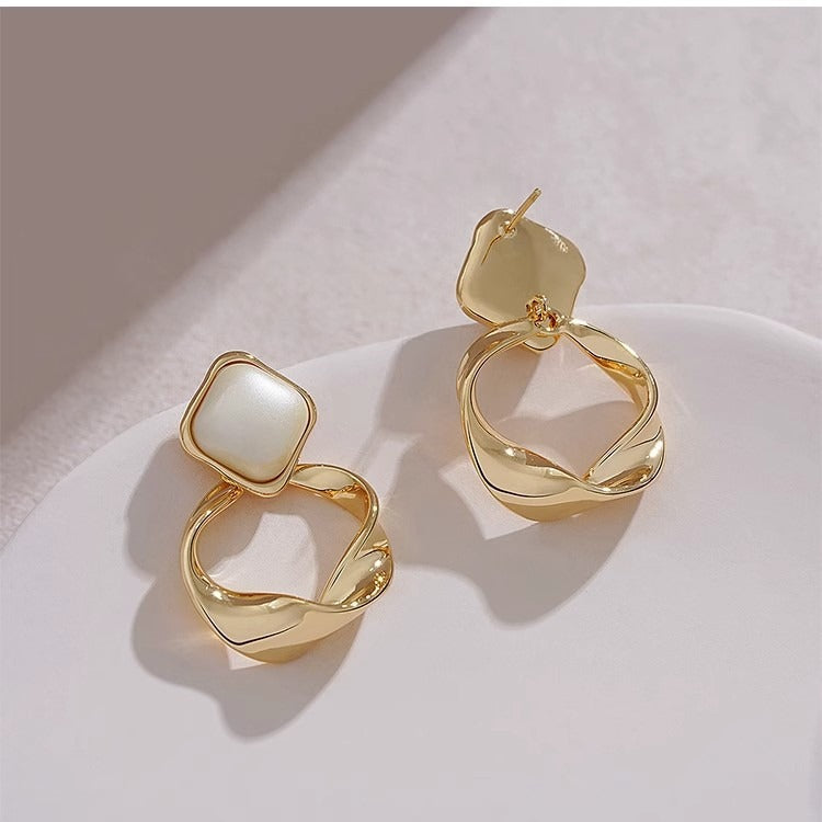 Charming Earring for Any Occasion