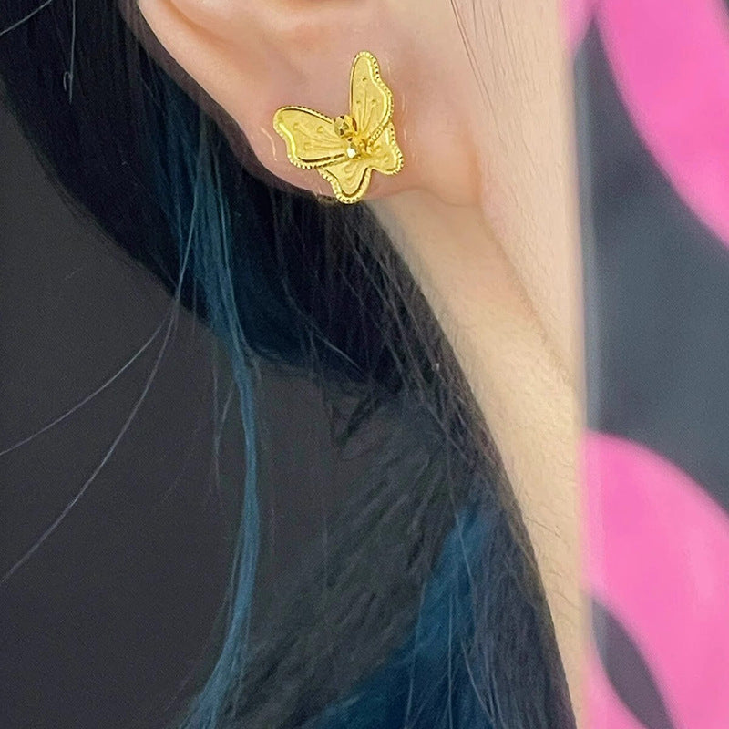 Beautiful Gold Earring with Unique Style