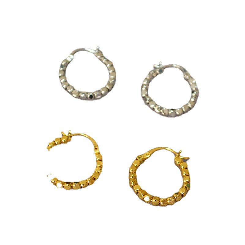 Charming Gold Earring for Any Occasion