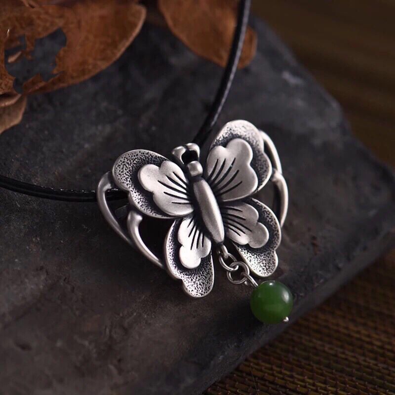 Classic Silver Pendant with Timeless Appeal