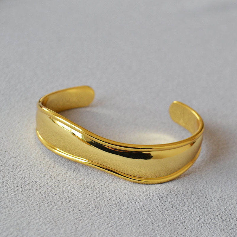 Stunning Gold Bracelet for Daily Wear
