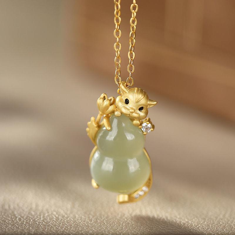 Romantic Silver Necklace for Special Moments