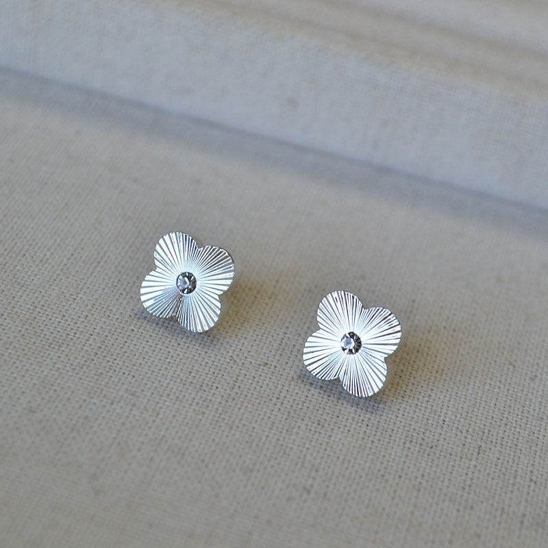 Romantic Gold Earring for Special Moments