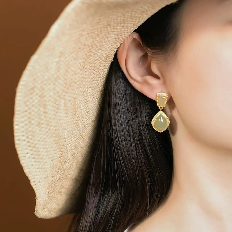 Charming Silver Earring for Any Occasion