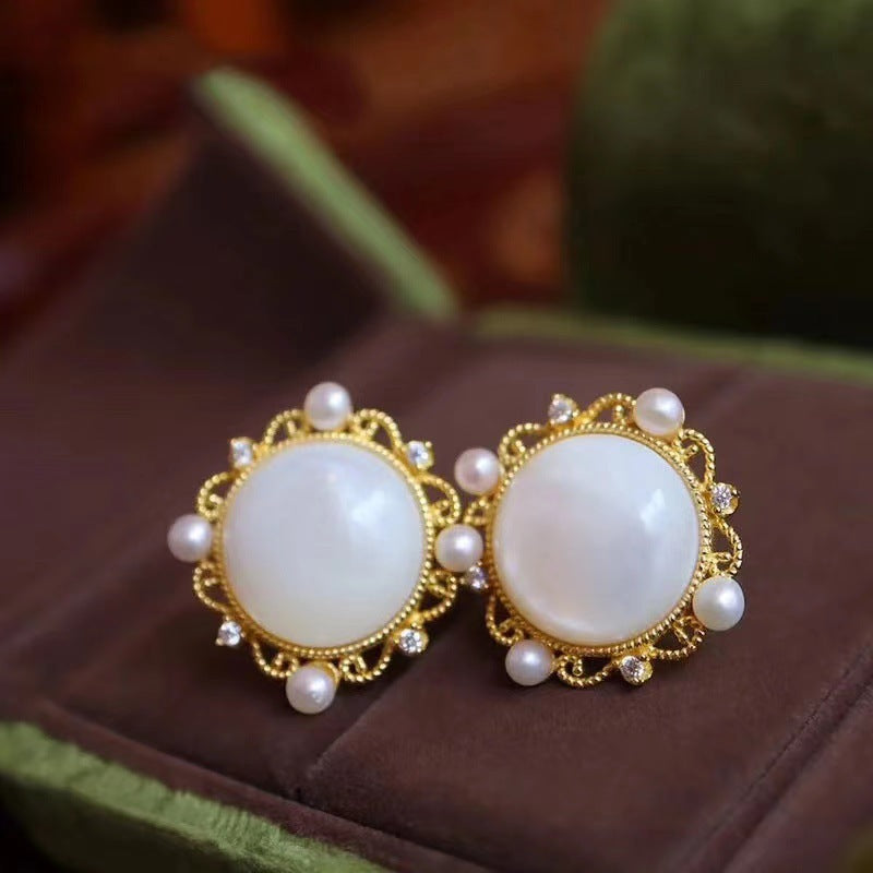 Elegant Gold Earring for Every Occasion