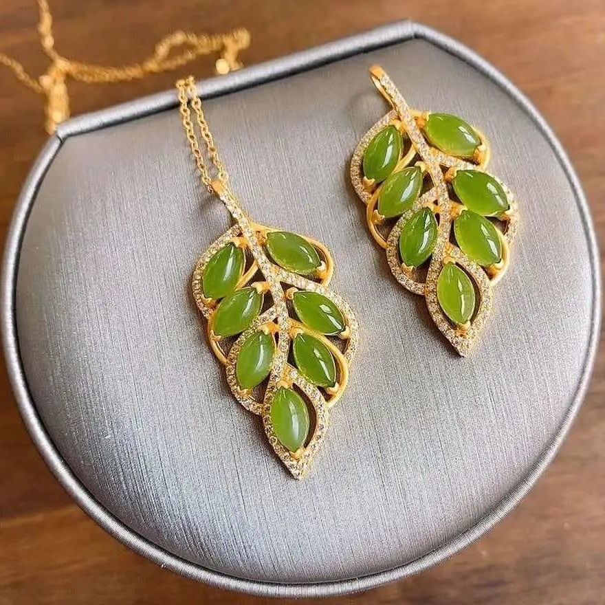 Charming Gold Necklace for Any Occasion